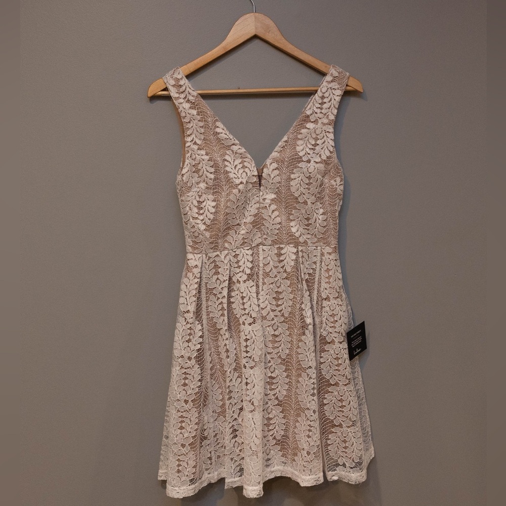 NWT lulus lace dress